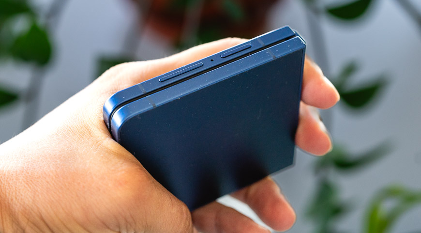 Recenze: Samsung Galaxy Z Flip7 – Když styl hraje prim Galaxy z Flip7 šířka