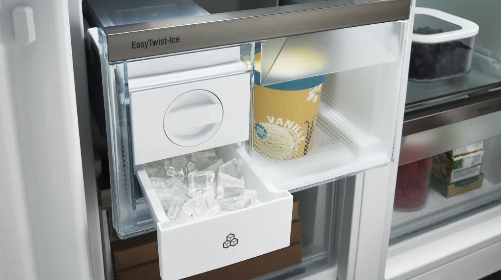 mechanicky vyrobnik ledu easytwist ice se zasobnikem naplněným ledem