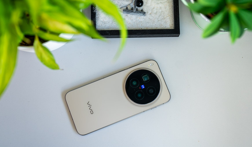 Recenze: Vivo X300 Pro – S králem zoomu určitě nešlápnete vedle vivo X300 Pro