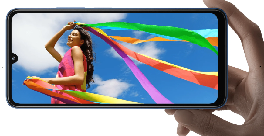 ruka držící telefon Xiaomi Redmi 14C