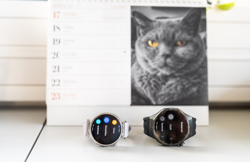 Recenze: Chytré hodinky Huawei Watch GT 6 Pro 46 mm – Titanová elegance s výdrží na 21 dní hodinky Huawei Watch GT 6 a GT 6 pro leží na stole před kalendářem