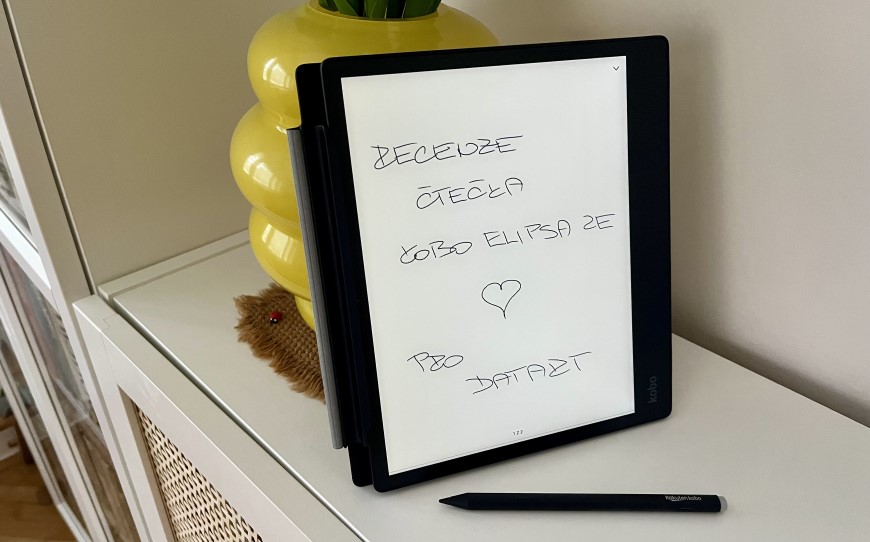 Čtečka e-knih Kobo Elipsa 2E zobrazující displej