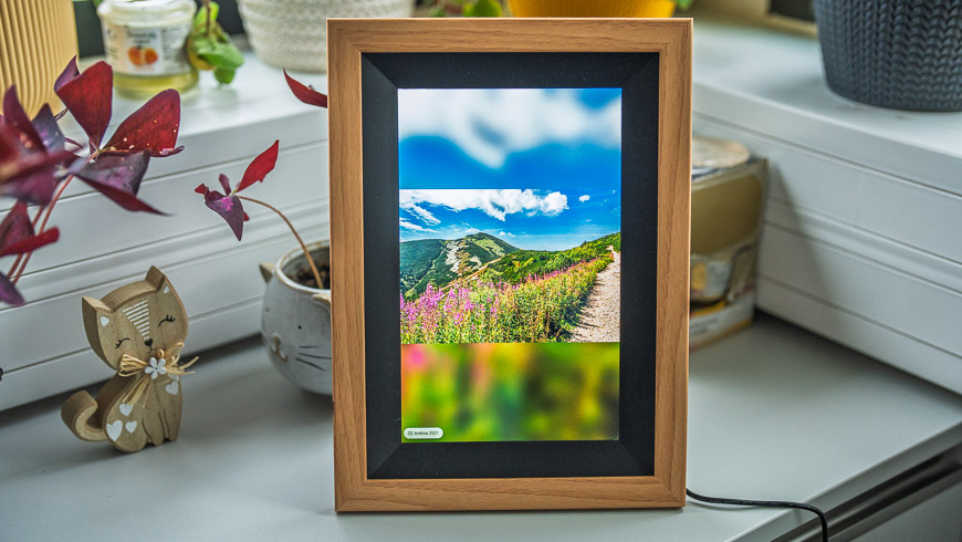 Digitální fotorámeček Rollei Smart Frame WiFi 105 promítající přírodu