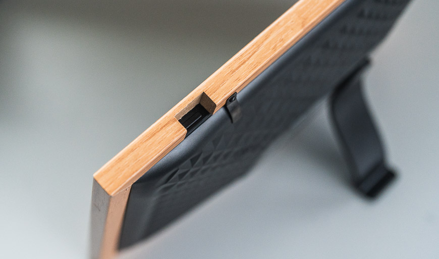 Digitální fotorámeček Rollei Smart Frame WiFi 105 pohled na USB-C z vrchní části