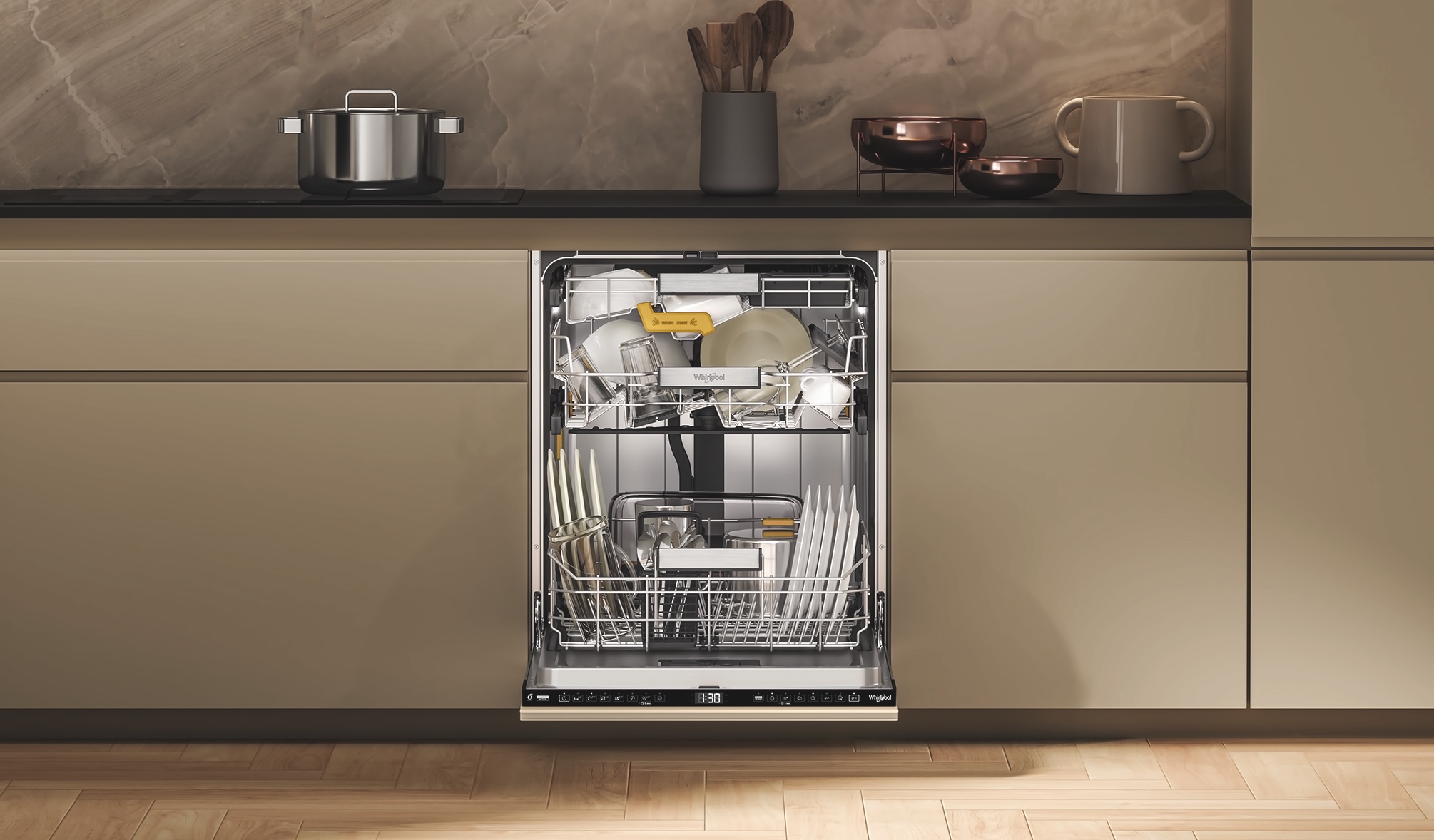 Myčka nádobí Whirlpool Maxispace otevřená a plná nádobí 