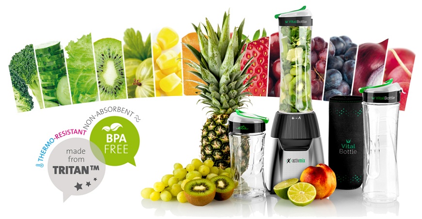 TOP 10 nejlepších dárků značky ETA Stolní smoothie mixér ETA ActiveMix se dvěma lahvemi VitalBottle, vyrobenými z materiálu Tritan™ (BPA Free), obklopený ovocem (ananas, kiwi, hrozny).