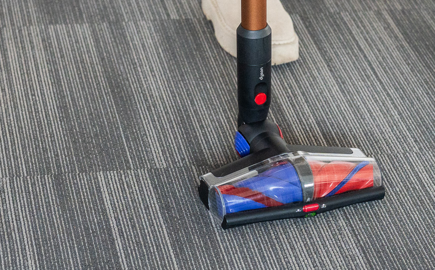 Recenze: Tyčový vysavač Dyson V16 Piston Animal Submarine™ – Expert na podlahy 3 v 1 Tyčový vysavač Dyson V16 Piston Animal Submarine™ s nástavcem na vysávání podlah