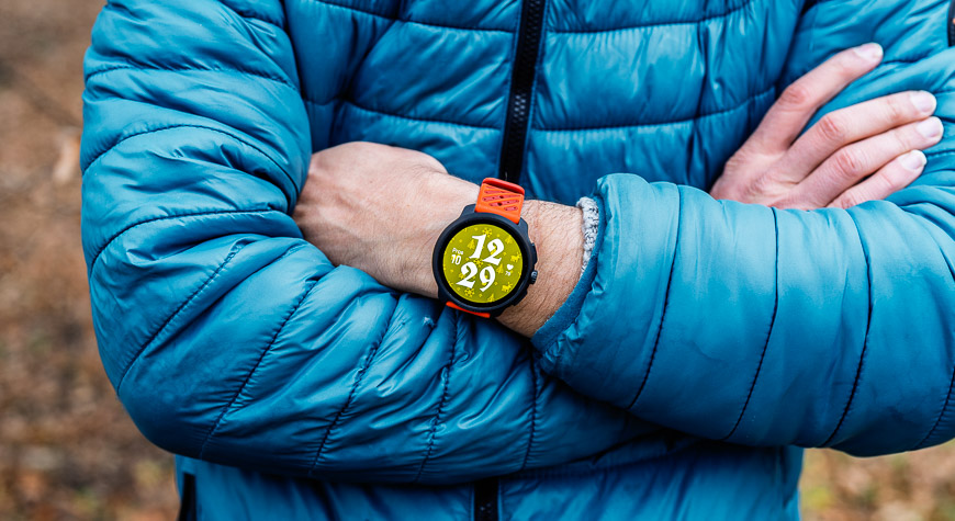 záběr na hodinky Suunto Race 2 na ruce