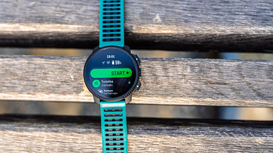 Recenze: Suunto Vertical 2 – Nejlepší parťák každého dobrodruha Chytré hodinky Suunto Vertical 2 zobrazující start aktivity Turistika