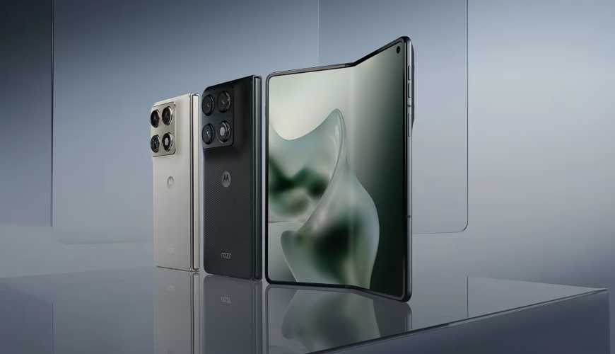 Tajná novinka odhalena! Motorola Razr Fold bude ostře soupeřit se Samsungem Z Fold7. Líbí se vám? Motorola Razr Fold v tmavé a světlé barvě
