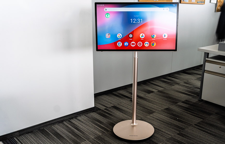 Recenze: Televize Thomson Go Plus vás bude věrně následovat v podstatě kamkoli televize Thomson Go Plus v kanceláři