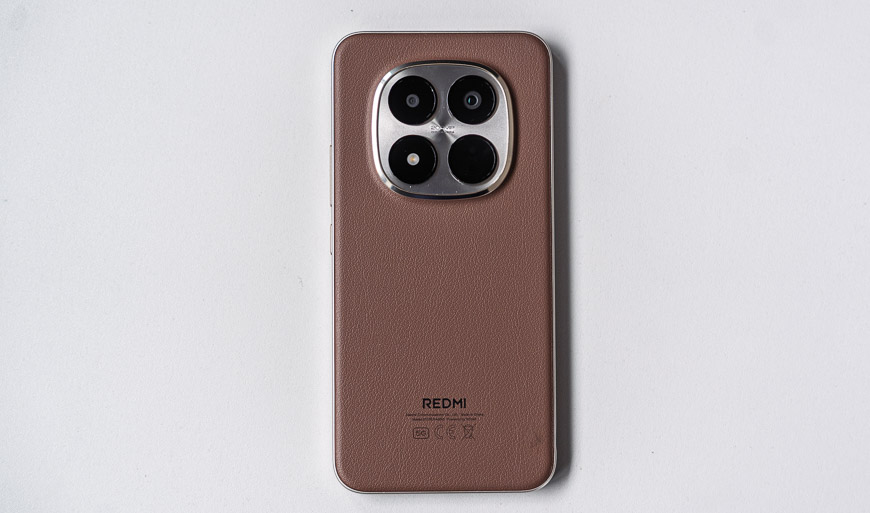Recenze: Xiaomi REDMI Note 15 Pro+ 5G – Stylový mobil, který jen tak nevybijete pohled na fotomodul Redmi Note 15 Pro +