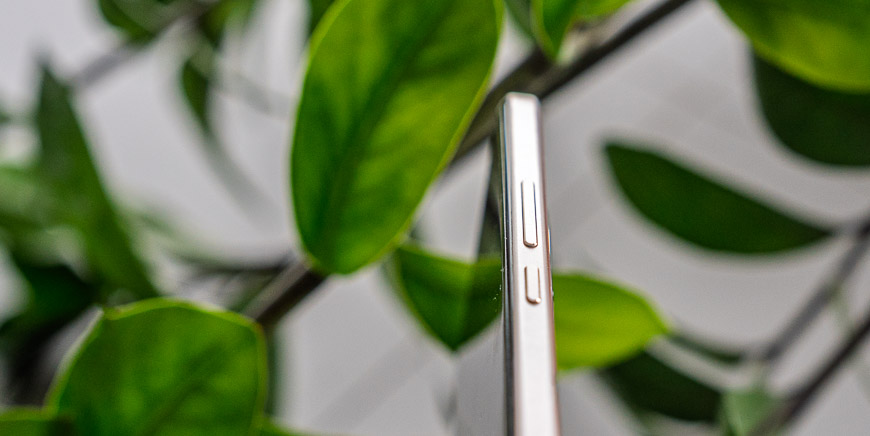 Recenze: Xiaomi REDMI Note 15 Pro+ 5G – Stylový mobil, který jen tak nevybijete pohled zboku na REDMI Note 15 Pro +
