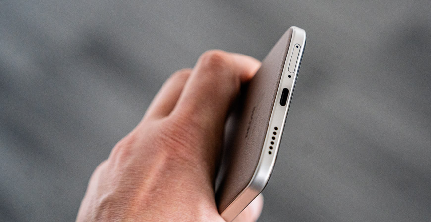 Recenze: Xiaomi REDMI Note 15 Pro+ 5G – Stylový mobil, který jen tak nevybijete detail reproduktoru na REDMI Note 15 Pro+