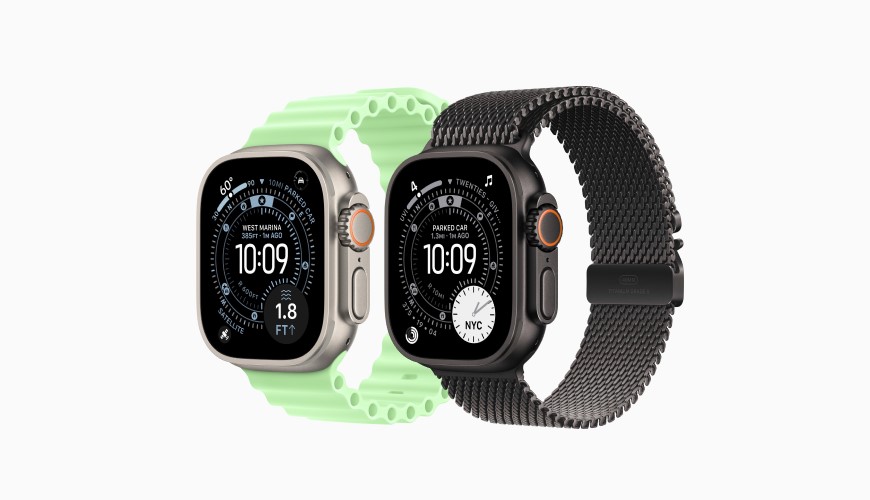 Proč si pořídit Apple Watch? Apple Watch Ultra 3 se zeleným a černým řemínkem