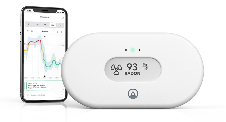 Zákeřný radon tiše ničí naše zdraví. Airthings nabízí řešení, jak ho včas odhalit senzor Airthings View Radon s mobilem a otevřenou aplikací