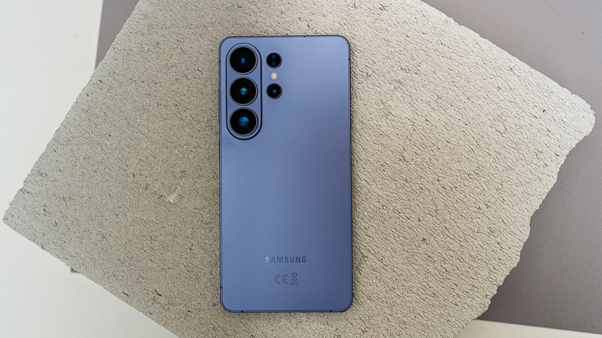 Zadní strana telefonu Samsung Galaxy S26