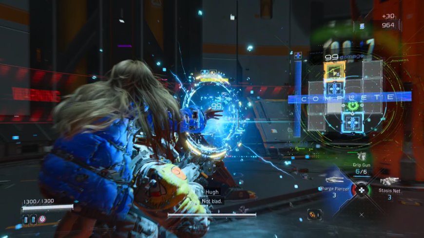 Screenshot z dema hry Pragmata - souboj Hugha a Diany s robotem, detail hackovací mechaniky