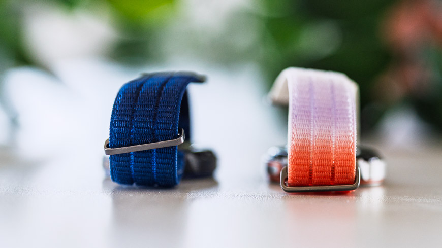 Chytré hodinky Huawei Watch GT Runner 2 ve dvou barvách: tmavě modrá a oranžová