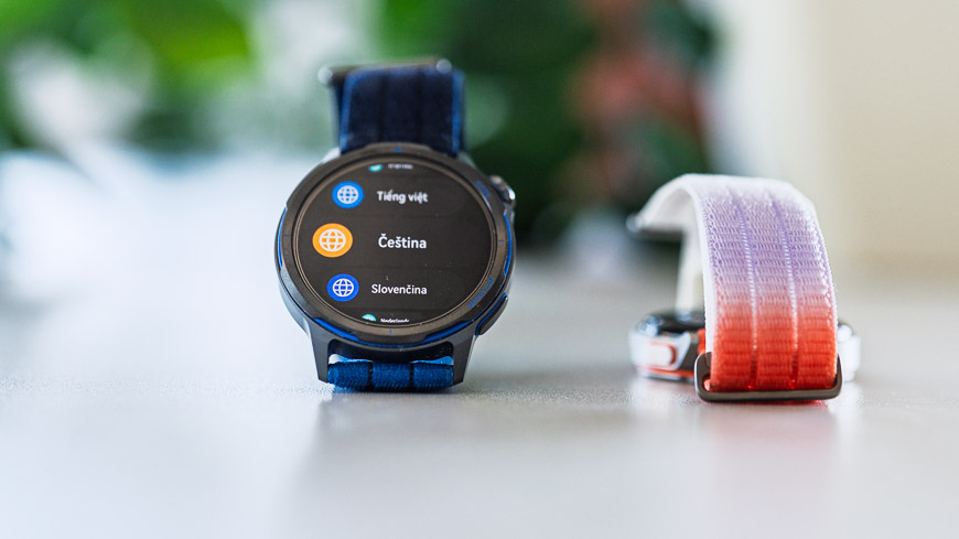 Huawei Watch GT Runner 2 v modré a oranžové variantě