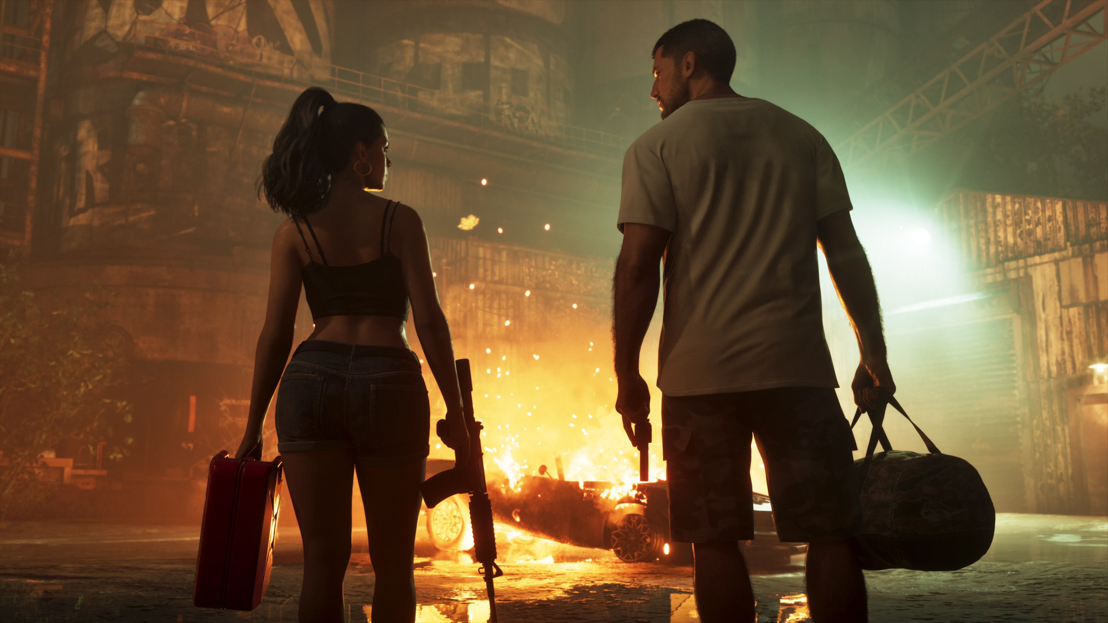Grand Theft Auto VI: Vše o nejočekávanější hře desetiletí – předobjednávky spuštěny (aktualizováno) Jason a Lucia drží v ruce zbraň, tašku a kanystr, na pozadí hoří auto