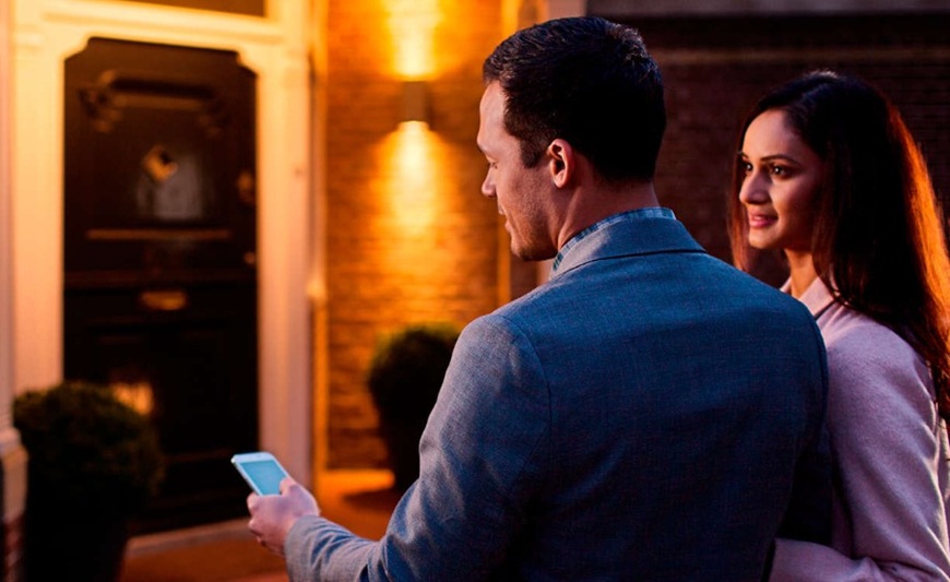 Philips Hue sety: Nejjednodušší cesta k chytrému domácímu osvětlení ovládání chytrého osvětlení pomocí mobilního telefonu