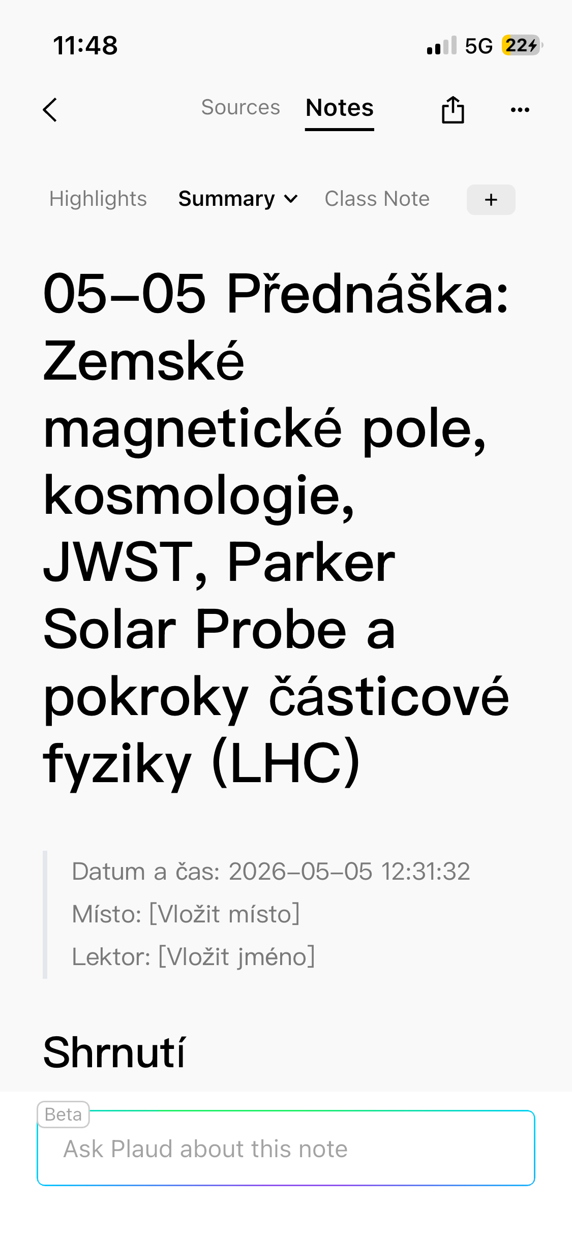 Diktafon Plaud Note Pro v černé barvě a ukázka z aplikace Plaud