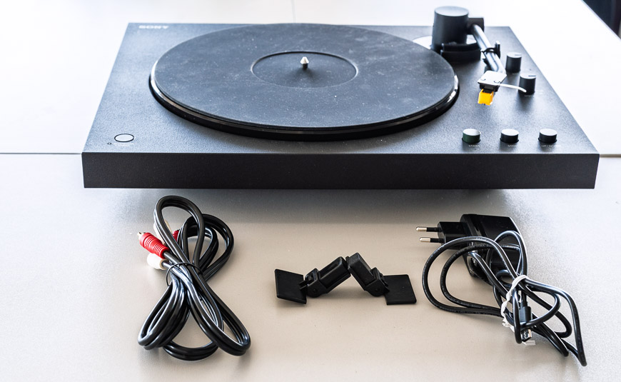 gramofon Sony PS-LX5BT se všemi kabely