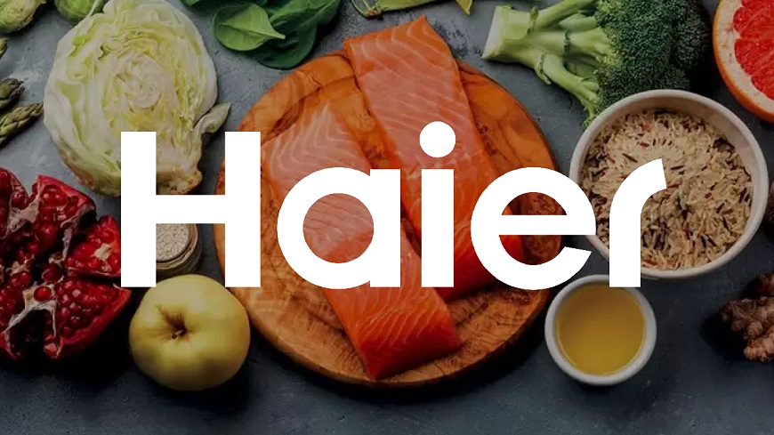 Haier Fresher Techs®: logo haier a v pozadí různé chlazené potraviny naservírované