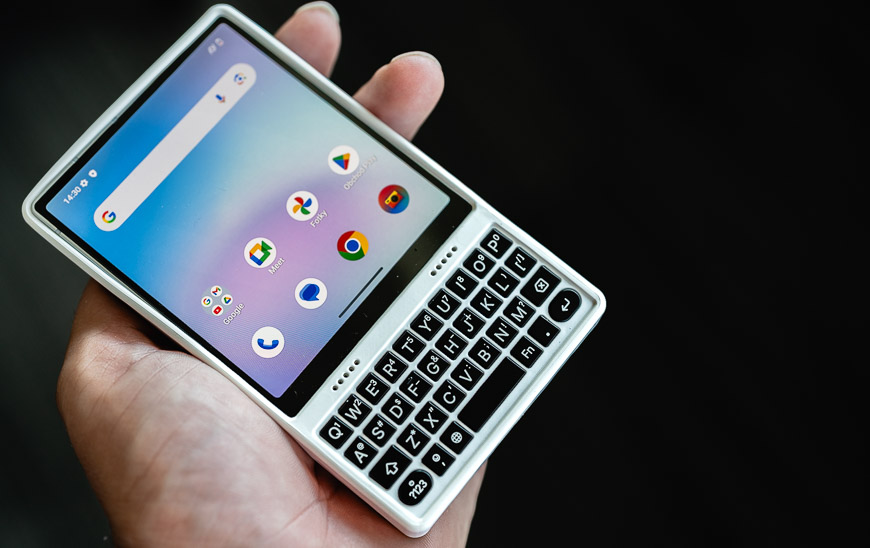 Minitelefon iKKO MindOne Pro v obalu snap-in case