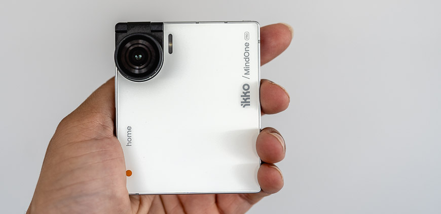 Minitelefon iKKO MindOne Pro v bílé barvě