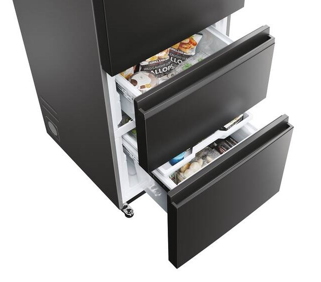 Třídveřová lednice Haier s otevřenými šupíky mrazáku