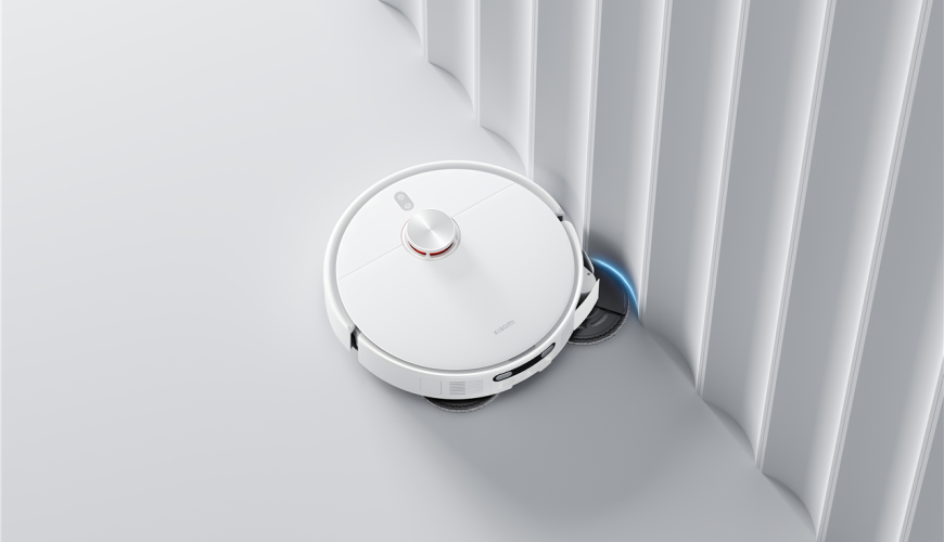 Robotický vysavač Xiaomi Robot Vacuum H50 Pro vysává nerovnou stěnu