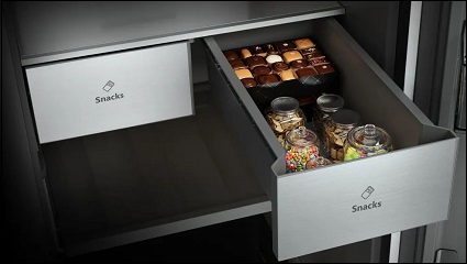 otevřená zásuvka snackbox, do ktere lze uložit svačinky. V lednicich hisense.
