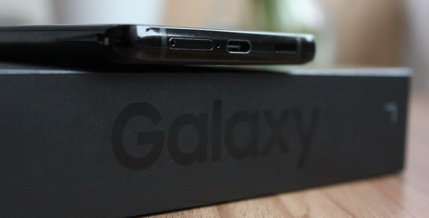 Recenze Samsung Galaxy S21 Ultra 5G: Vlajková loď sbírá ovace S21_Ultra_5G_7