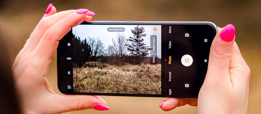Recenze vivo Y70: Skvěle vybavený elegán vivo Y70