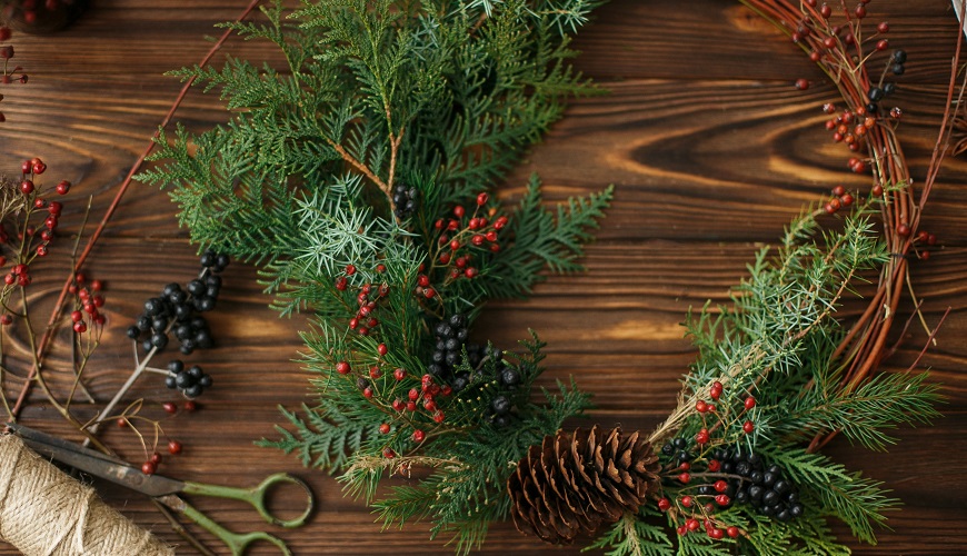 Vyrábíme adventní věnce Vyrábíme adventní věnce