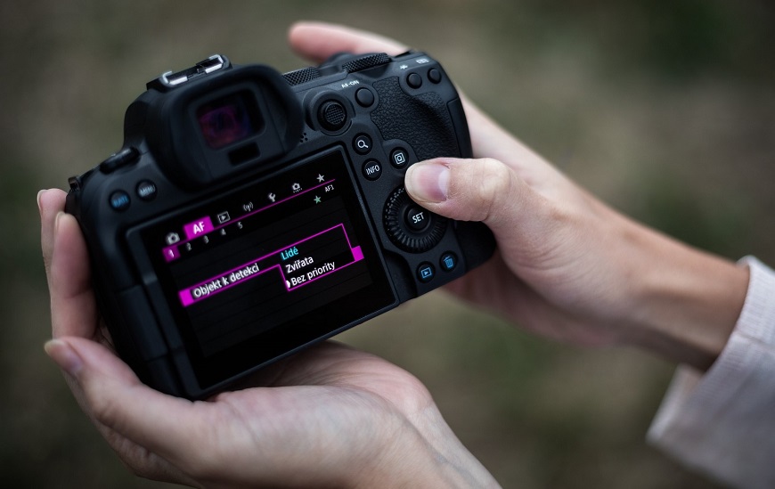 Canon_EOS_R6-02
