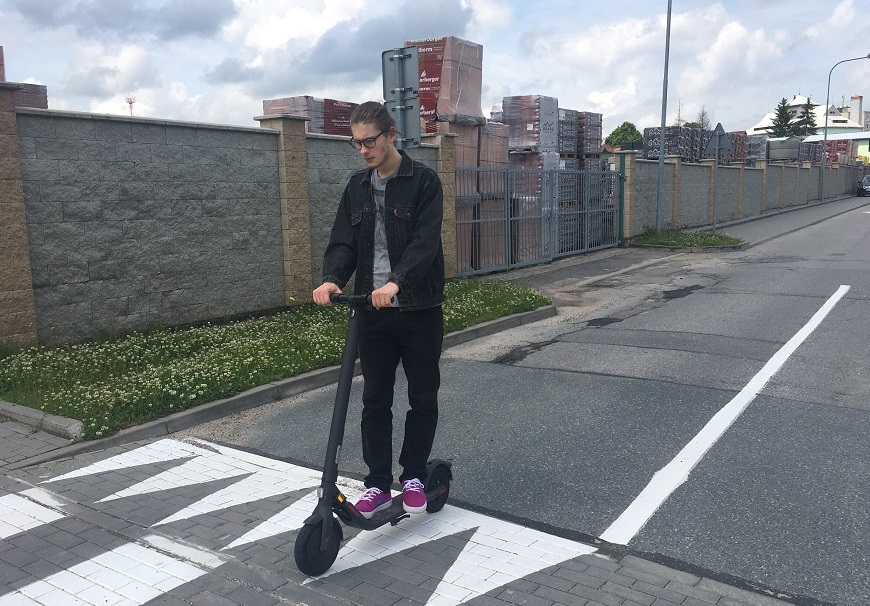 Recenze elektrické koloběžky Ninebot by Segway: Jeďte, kam vás kola dovezou Elektrická_kolobezka_Ninebot_by_Segway-01