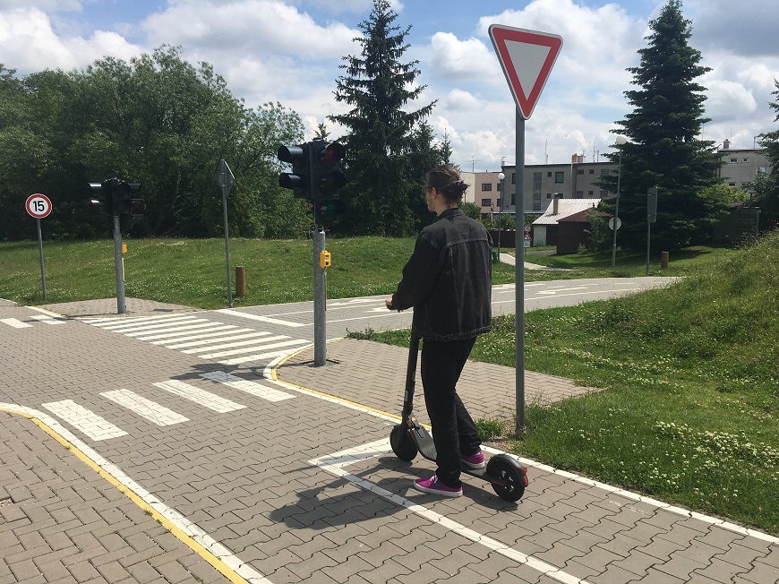 Recenze elektrické koloběžky Ninebot by Segway: Jeďte, kam vás kola dovezou Elektrická_kolobezka_Ninebot_by_Segway-04