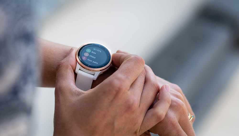 Recenze Garmin vívoactive 4S – elegantní hodinky do fitka i do divadla Garmin_Vivoactive_4_04