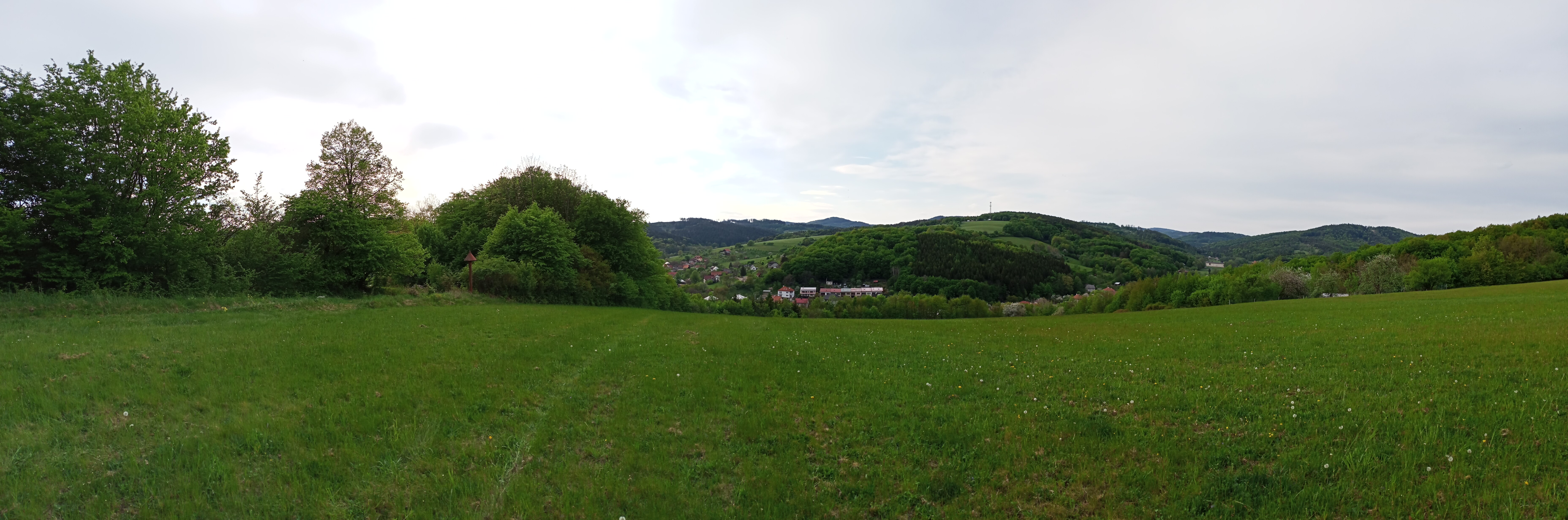 Recenze Realme C3: Vysoký výkon za lákavě nízkou cenu Realme_C3_foto_pano