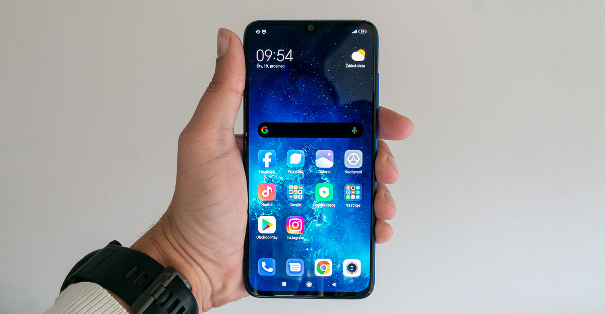 Xiaomi Mi 9 Lite – nablýskaný sympaťák ze střední třídy Xiaomi Mi9 Lite