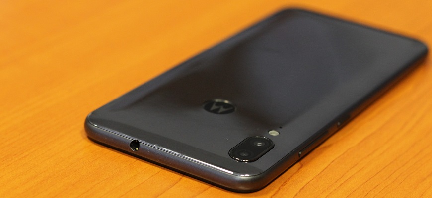 Recenze smartphonu Motorola E6 Plus: Kvalita pro nenáročné? Motorola E6 Plus