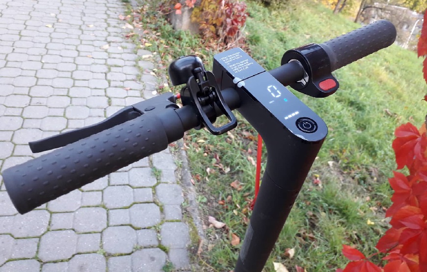Recenze Xiaomi Mi Pro: Chodci zblednou závistí elektrokoloběžka Xiaomi Mi Pro