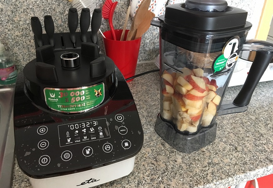 Recenze stolního mixéru ETA Vital Blend 1100: Nepřehlédnutelný král kuchyně stolní mixér ETA Vital Blend 1100