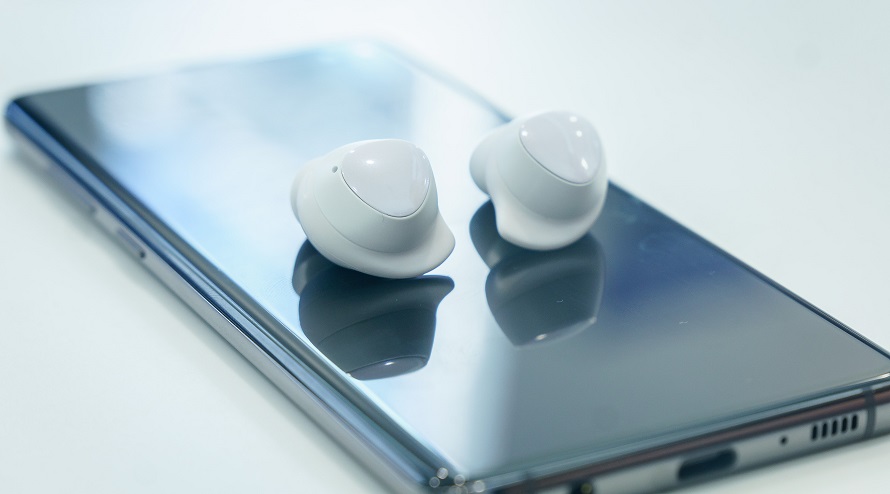 První dojmy: Samsung Galaxy S10 bude pecka! Samsung_Galaxy_S10_sluchatka
