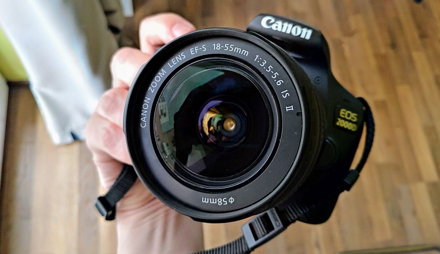 Canon EOS 2000D