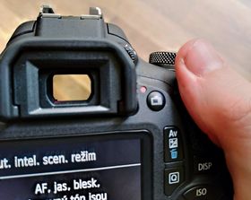 Canon EOS 2000D