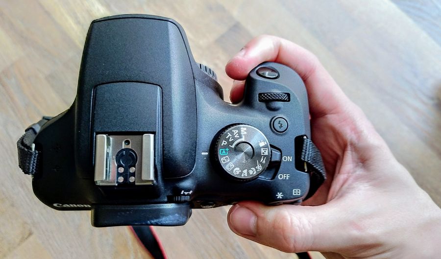 Canon EOS 2000D